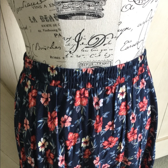 🍍Hollister Tropical High Low Stretch Skirt🍍 - Picture 4 of 6